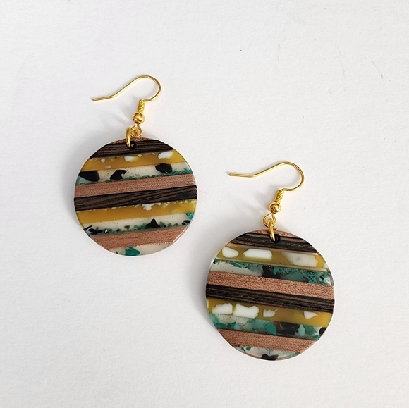 VINTAGE Resin Wooden Earrings - Picture 1 of 2